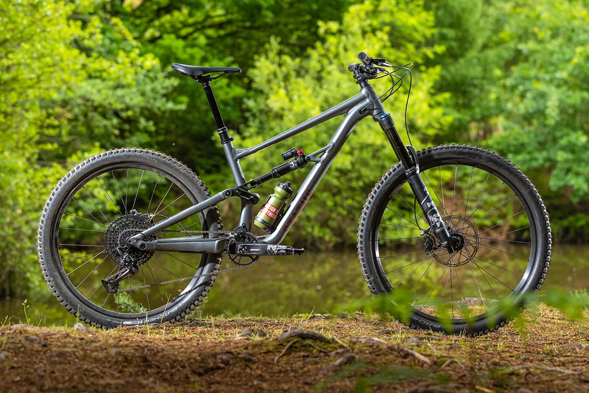 Pack shot of the Specialized Status 160 full suspension mountain bike