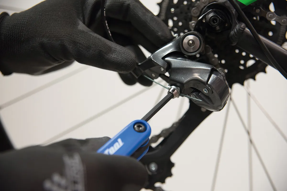 How to maintain and replace your bike's brake and gear cables