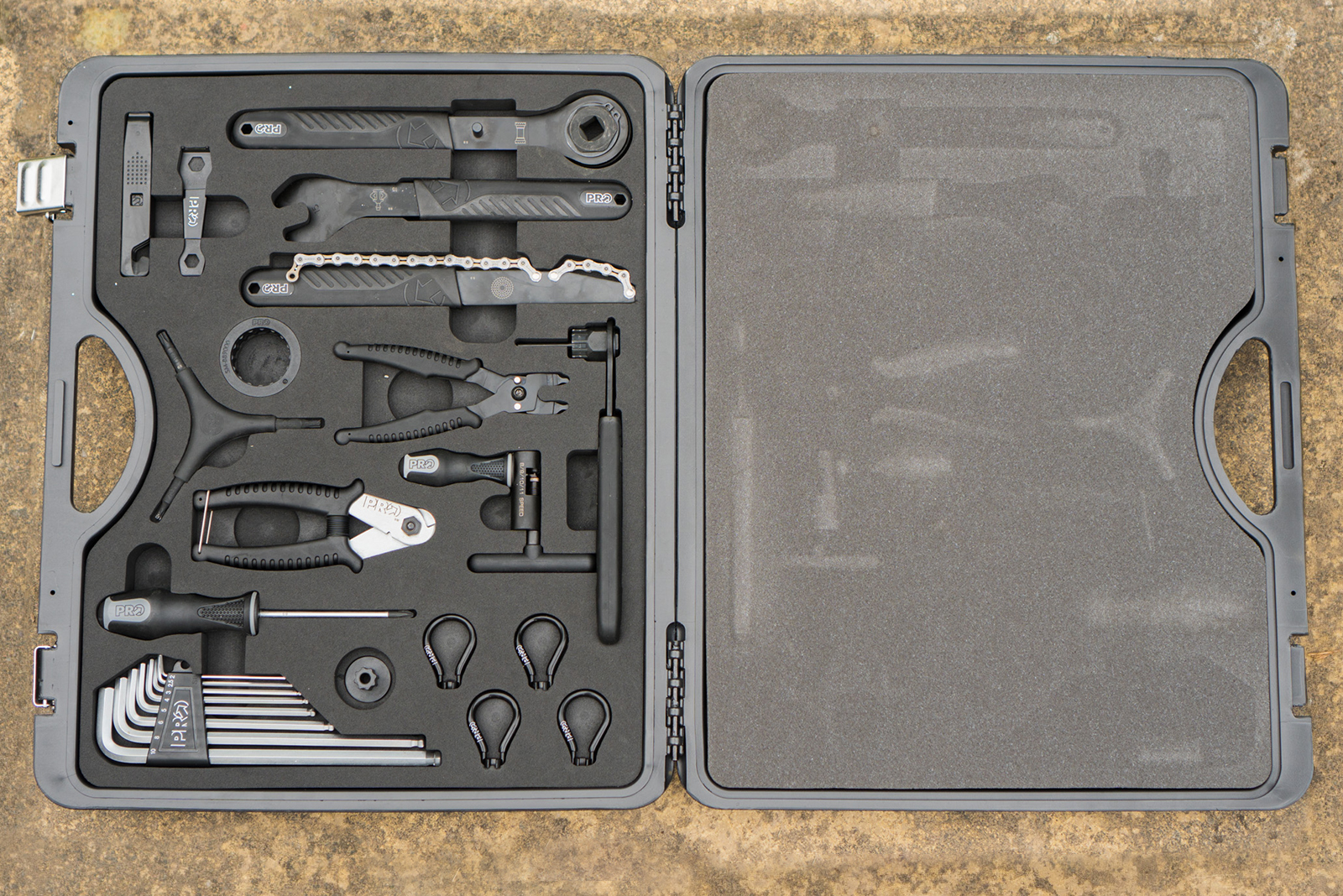 beating kit plastic - 7 pieces - in a carrying case