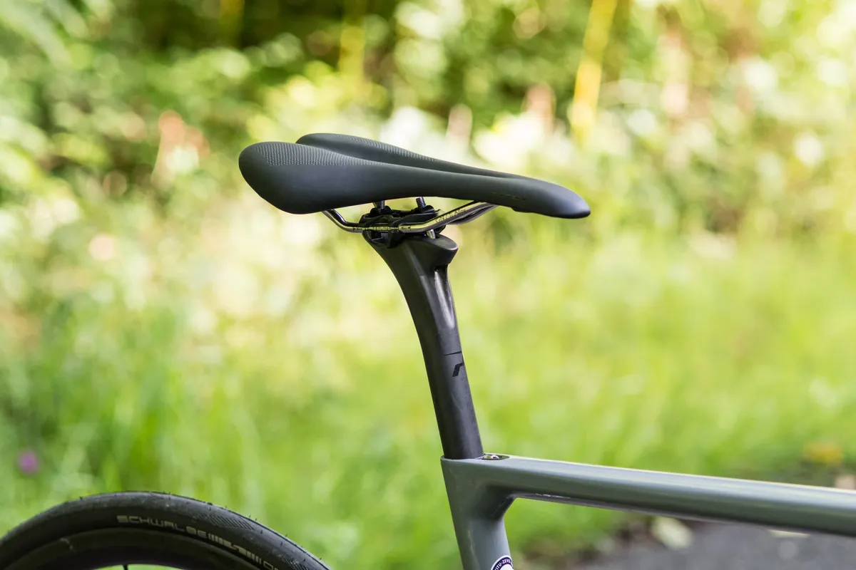 The seatpost is a conventional round item rather than a proprietary one.