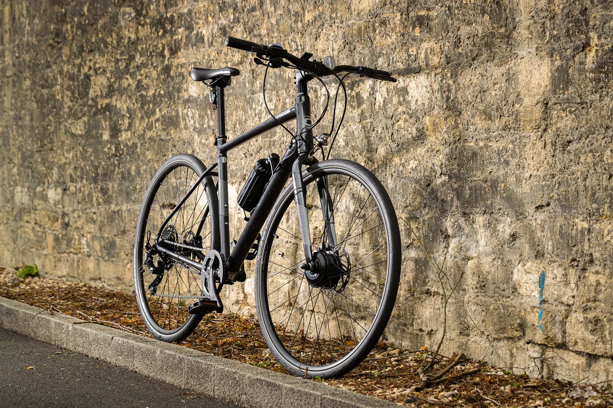 Pack shot of the Cannondale Quick 4 Disc with Cytronex road eBike