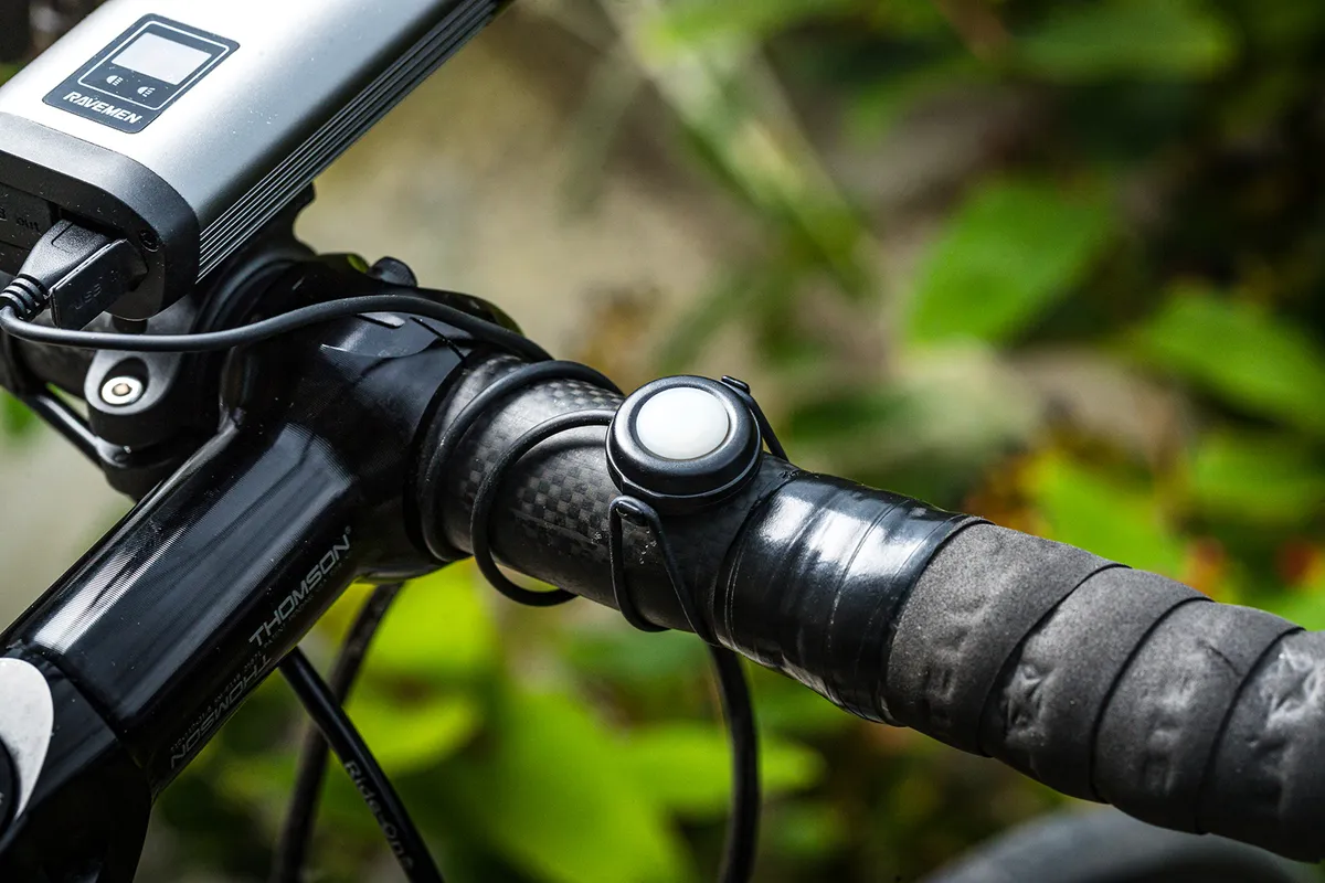 The Ravemen PR1200 front light has a wired remote