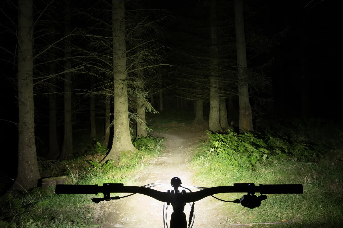 Hope R4  LED mountain bike front light beam shot