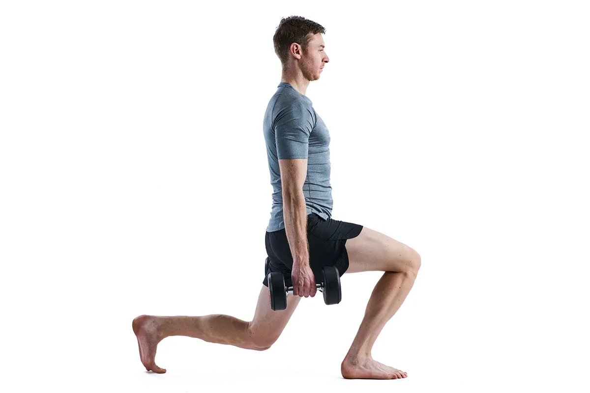 Dumbbell split squats - An exercise to strengthen your upper leg