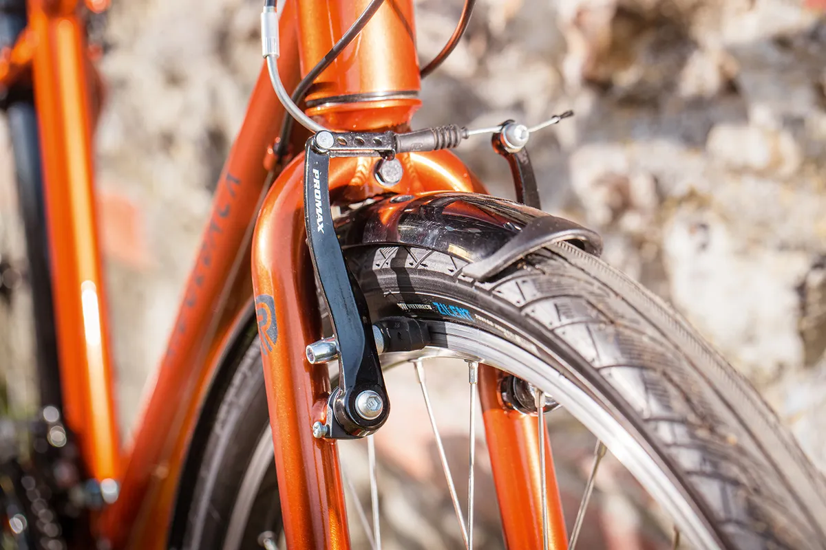 With the Ridgeback Speed commuter Ridgeback has opted for V-brakes