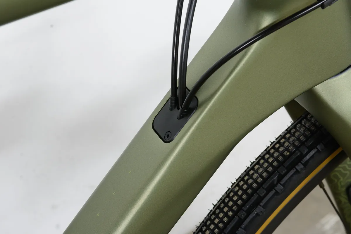 Boardman ADV 9.0 carbon gravel bike internal cable routing