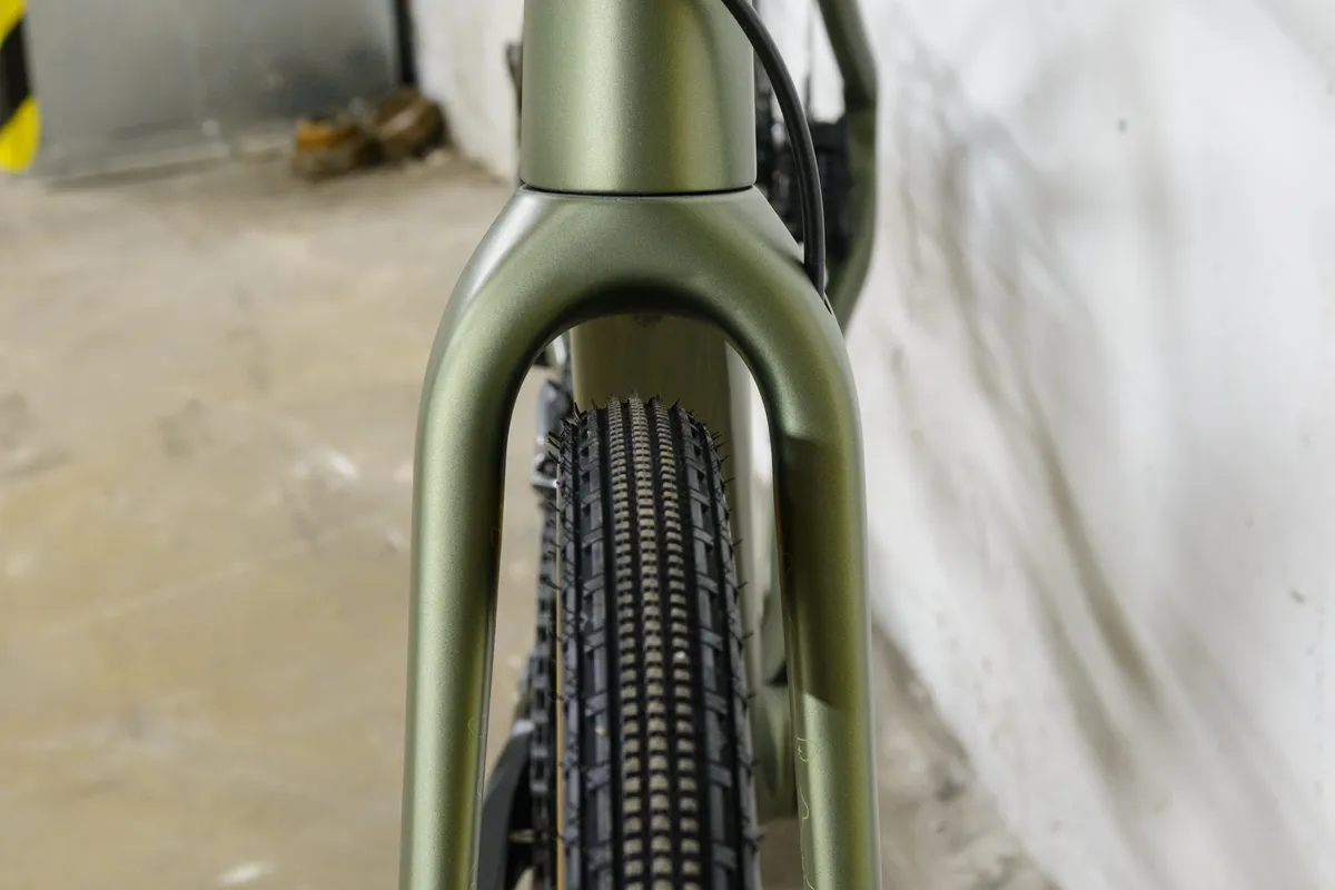 Boardman ADV 9.0 carbon gravel bike fork clearance