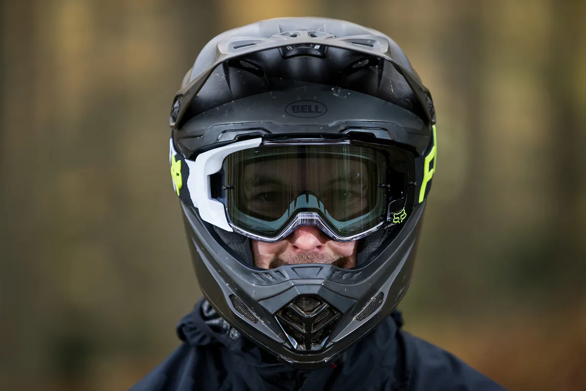 Front view of the Fox Vue Psychosis goggles being worn by mountain biker
