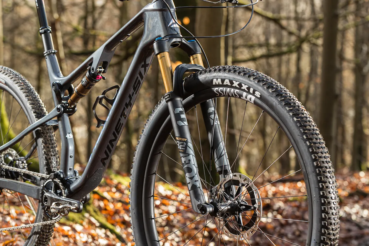 The Merida Ninety-Six RC 9000 full-suspension mountain bike uses a Fox Factory 32 StepCast with 100mm travel