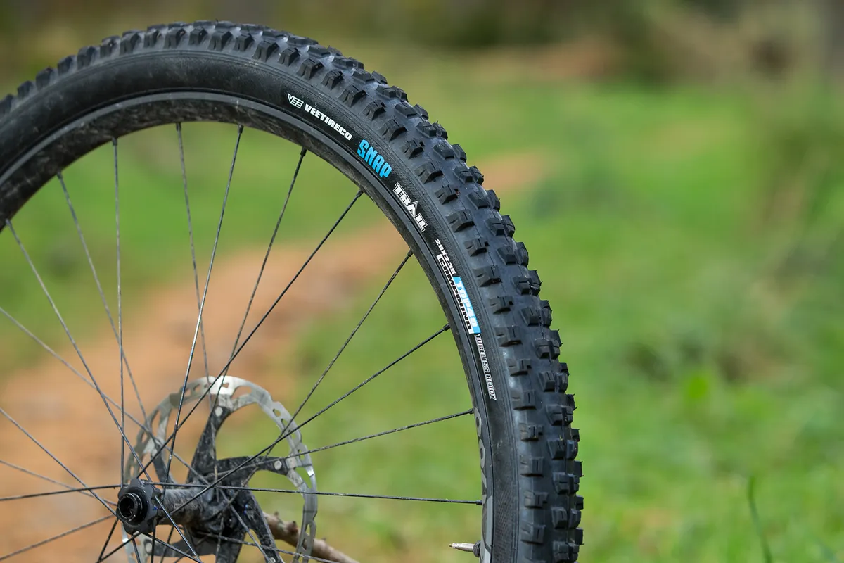 Vee Tire Co Snap Trail Top40 Compound Tubeless Ready Enduro Core mountain bike tyre