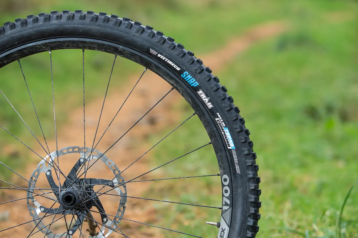 Vee Tire Co Snap Trail Top 40 Compound Tubeless Ready Enduro Core mountain bike tyre