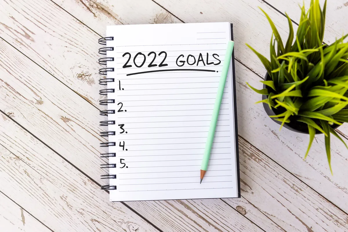2022 goals on a note pad