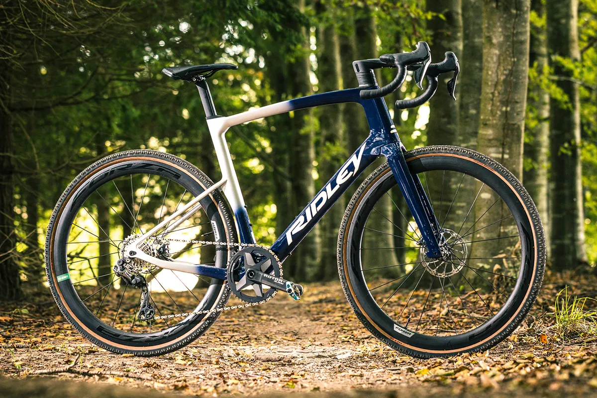 Pack shot of the Ridley Kanzo Fast GRX Di2 Classified gravel bike