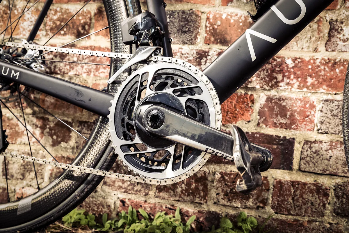The Aurum Magma Zipp comes with a SRAM Red AXS drivetrain with power meter