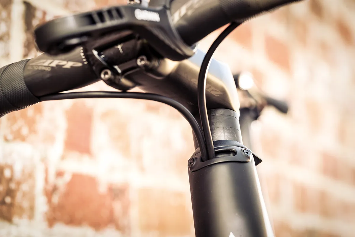 The head tube of the Aurum Magma Zipp road bike features internal cable routing called the ‘head tunnel'