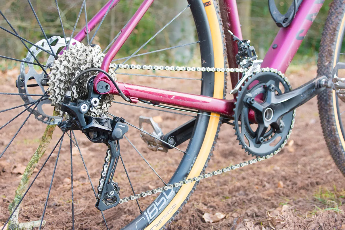 The Canyon Grail AL 6 WMN gravel bike is equipped with a Shimano GRX drivetrain