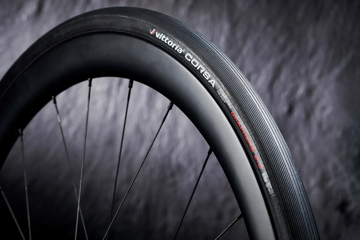 THE BEST TUBELESS BIKE TIRES - In The Know Cycling
