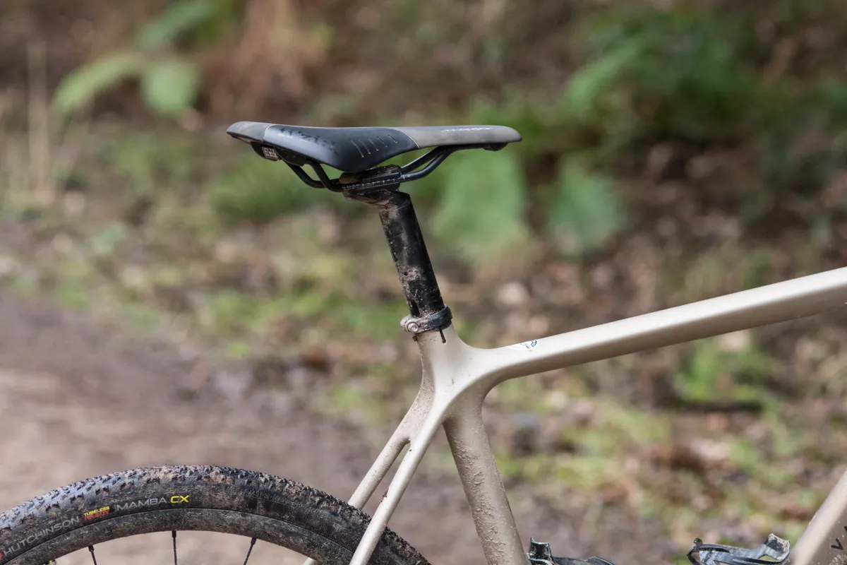 Seatpost and saddle