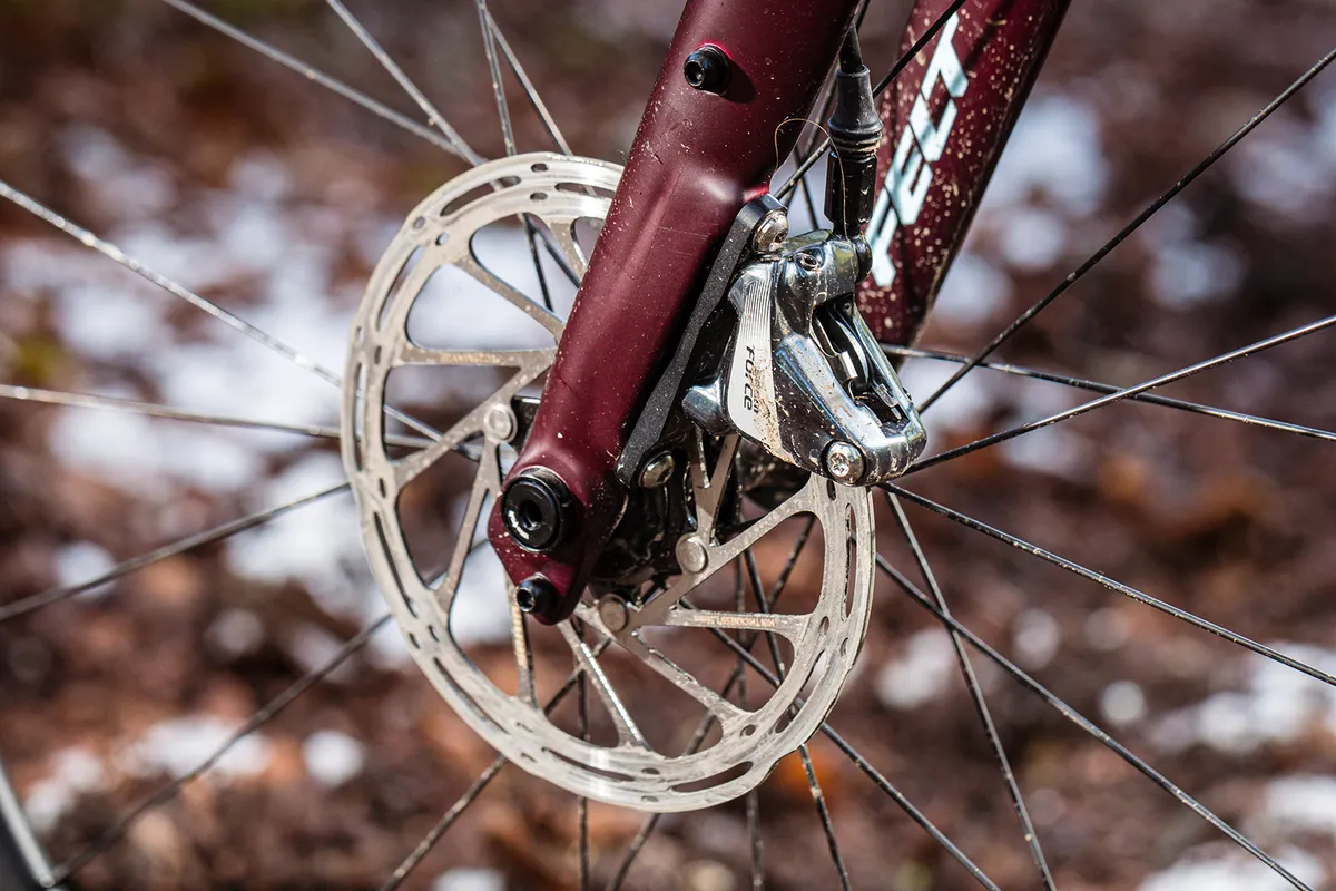 Felt Breed 20 gravel bike is equipped with SRAM Force disc brakes
