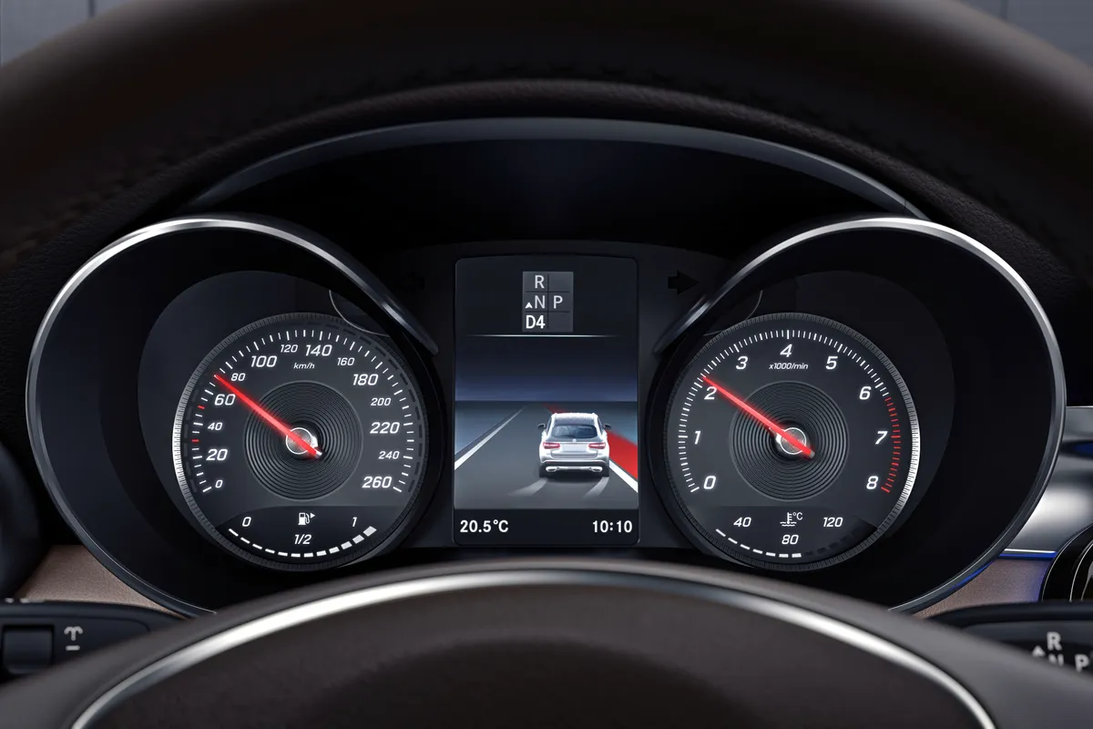 Mercedes lane-keeping assist dash graphics