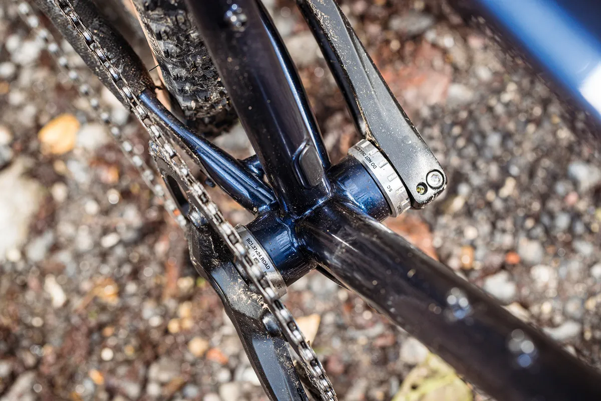 The Ragely Trig 2021 gravel bike has a BSA standard threaded bottom bracket