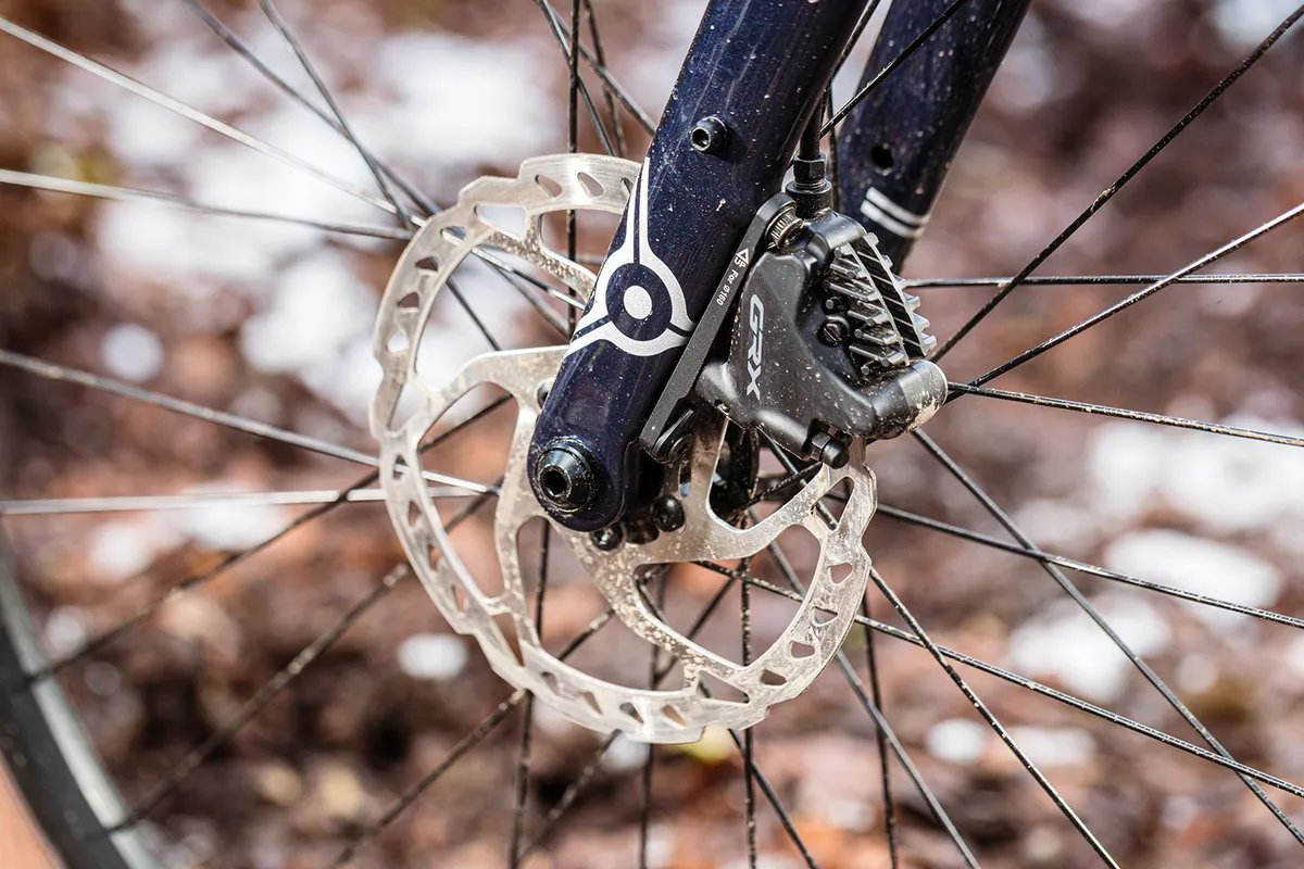The fork on the Ragely Trig 2021 gravel bike has fitting for both guard and rack