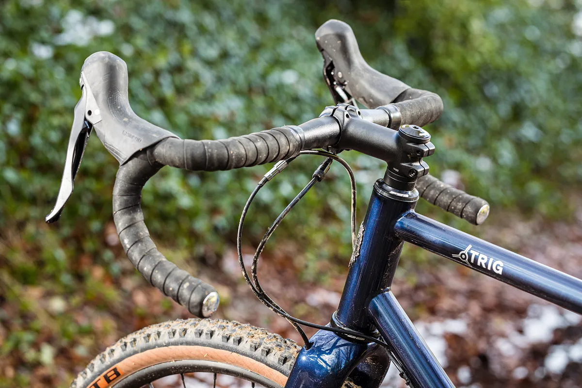 The Shimano GRX levers used on the Ragely Trig 2021 gravel bike are gravel-specific