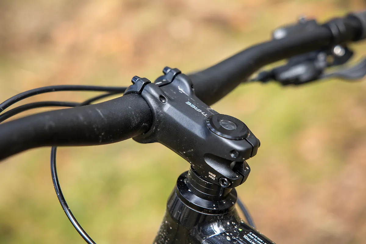 Cannondale Trail SE4 hardtail mountain bike has a FSA Alloy Riser bar
