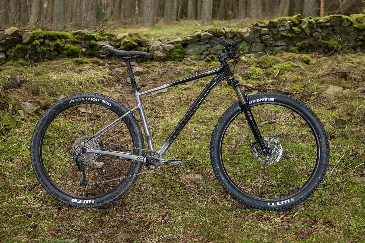 Pack shot of the Cannondale Trail SE4 hardtail mountain