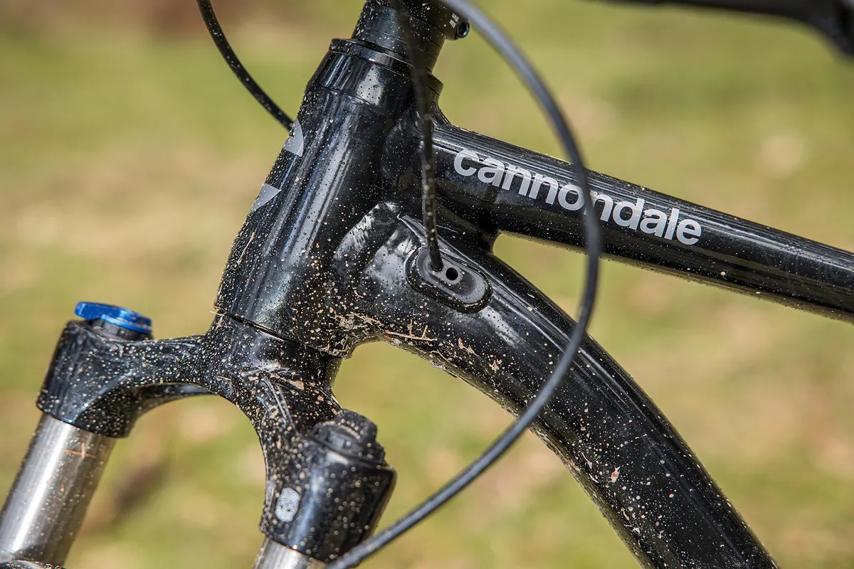 Cannondale Trail SE4 hardtail mountain bike has internally-routed gear and brake cables