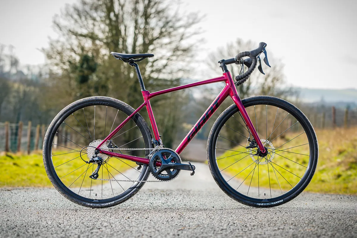 Pack shot of the Giant Contend AR3 road bike