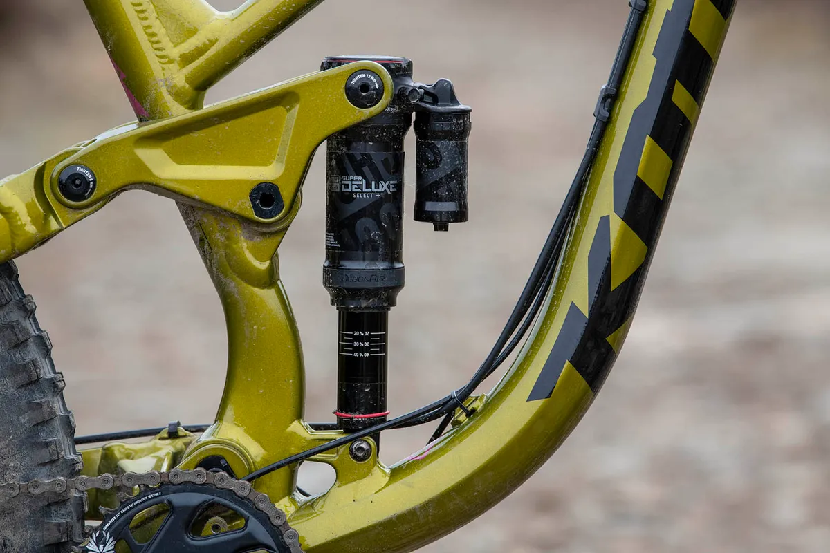 The Kona Process 153 DL 29 full suspension mountain bike is equipped with a RockShox Super Deluxe Select  rear shock