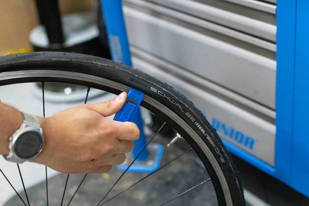 Removing a Schwalbe One tyre off a rim