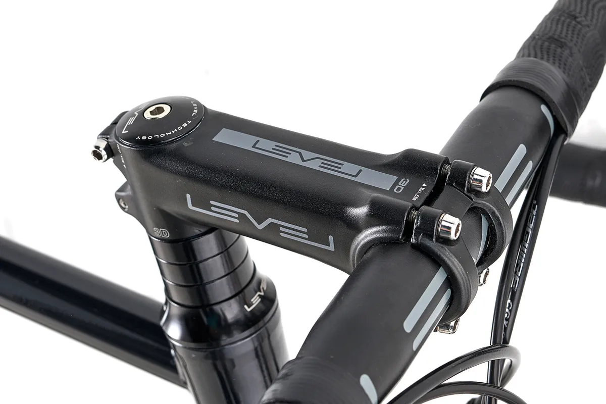 Level 1 alloy stem on the Ribble Endurance 725 Disc – Base road bike