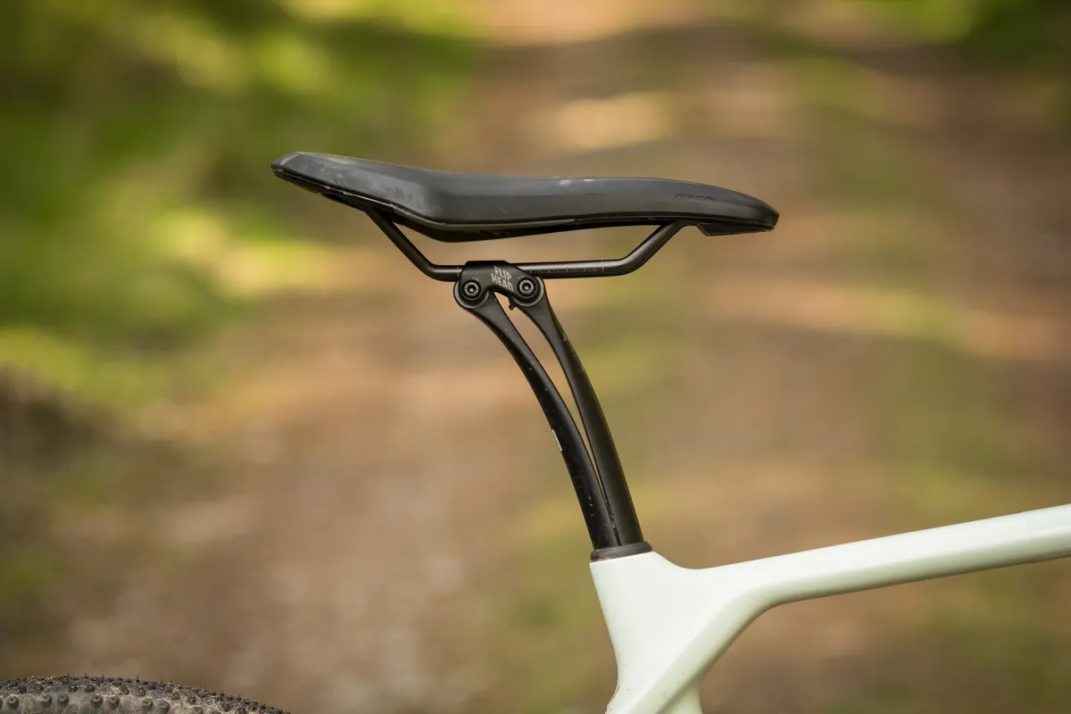 Two-part VCLS seatpost and Fizik saddle