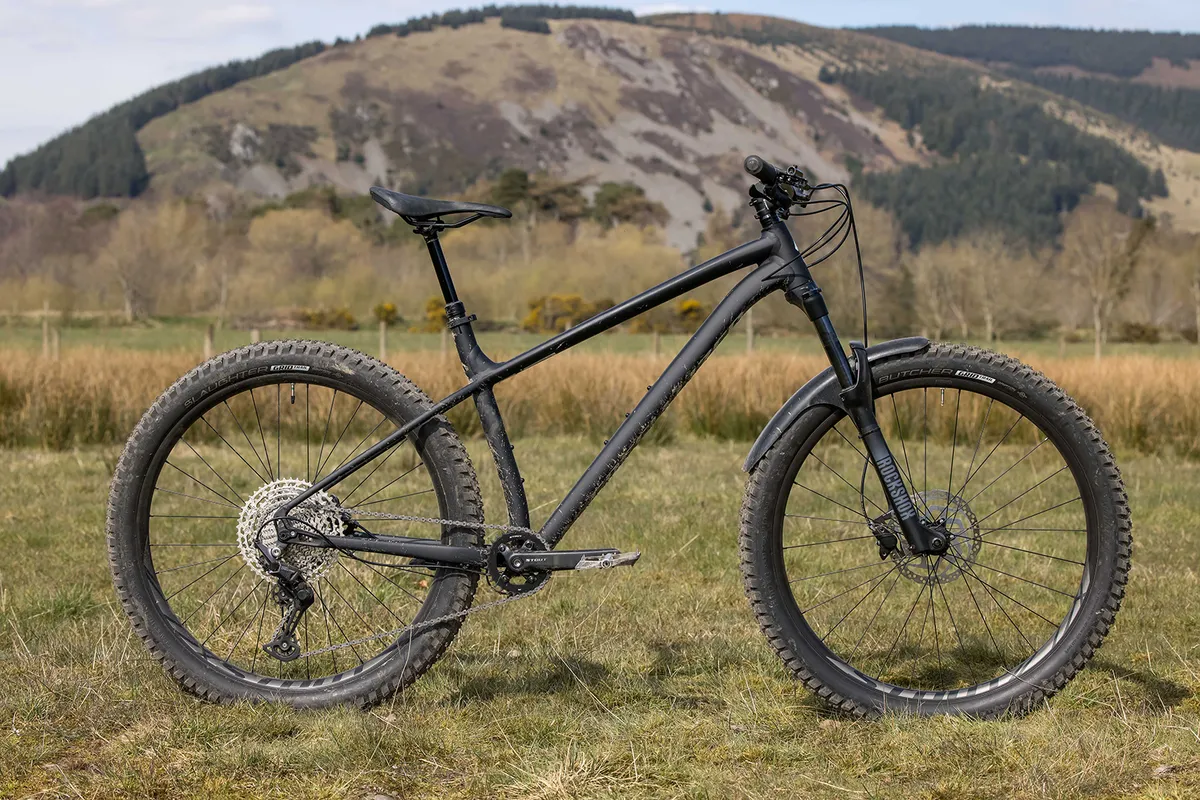Pack shot of the Specialized Fuse 27.5 hardtail mountain bike