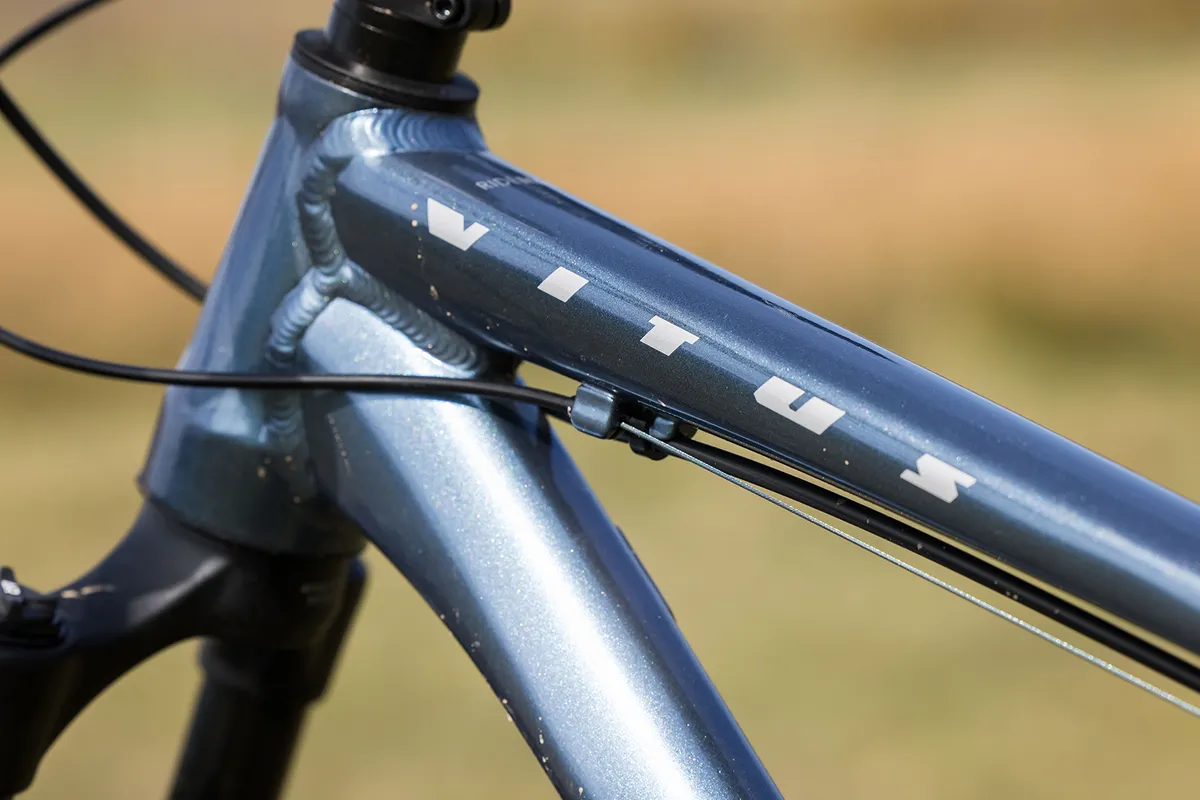 Cabling on the Vitus Sentier 27 hardtail mountain bike