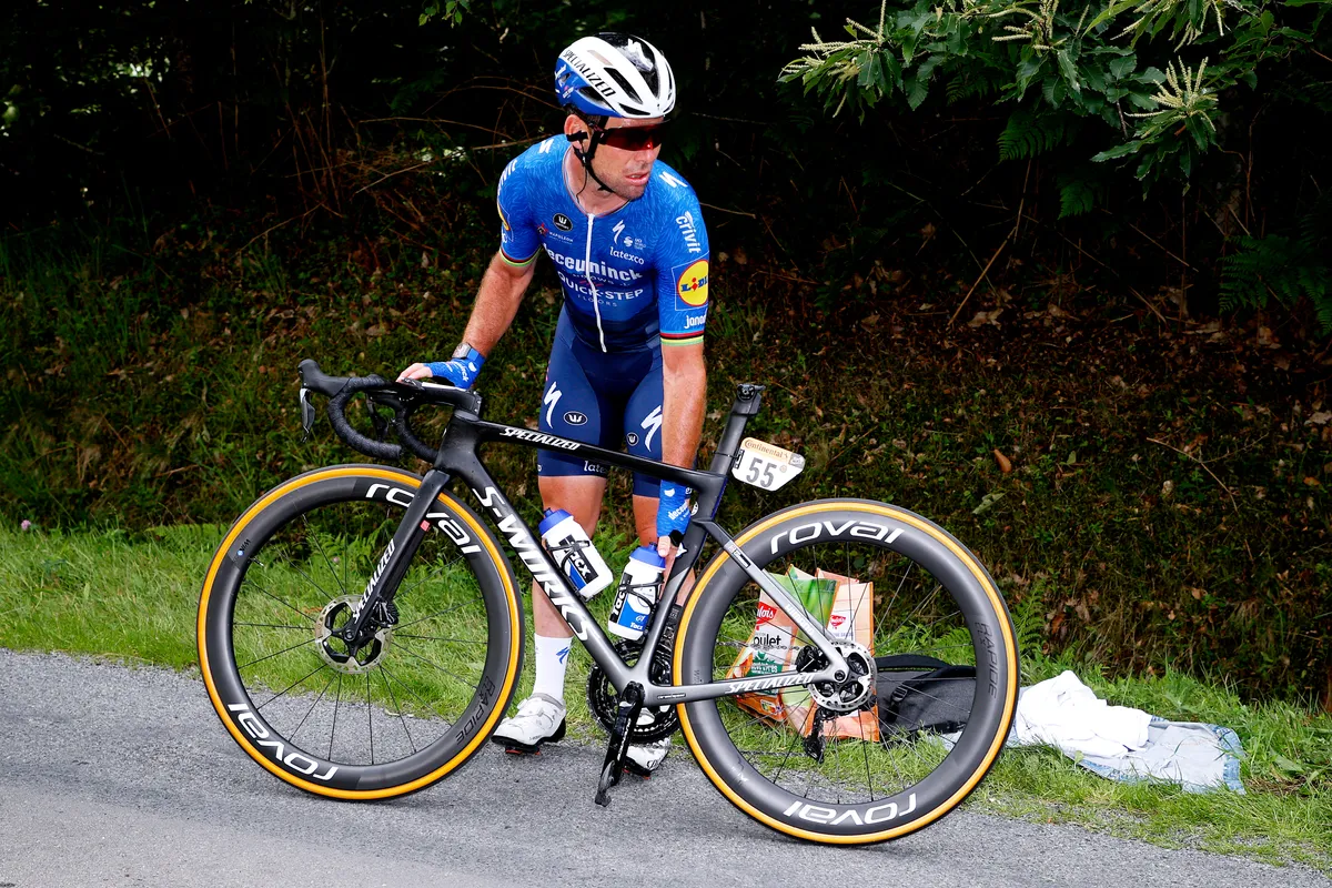 FOUGERES, FRANCE - JUNE 29: Mark Cavendish of The United Kingdom and Team Deceuninck - Quick-Step with a mechanical problem due to the broken saddled during the 108th Tour de France 2021, Stage 4 a 150,4km stage from Redon to Fougères / Mechanical Problem / @LeTour / #TDF2021 / on June 29, 2021 in Fougeres, France. (Photo by Chris Graythen/Getty Images)