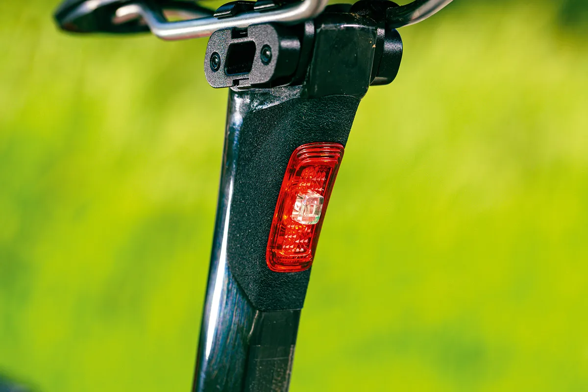 The Merida Team CW seatpost on the Merida Reacto 4000 has an integrated rear light