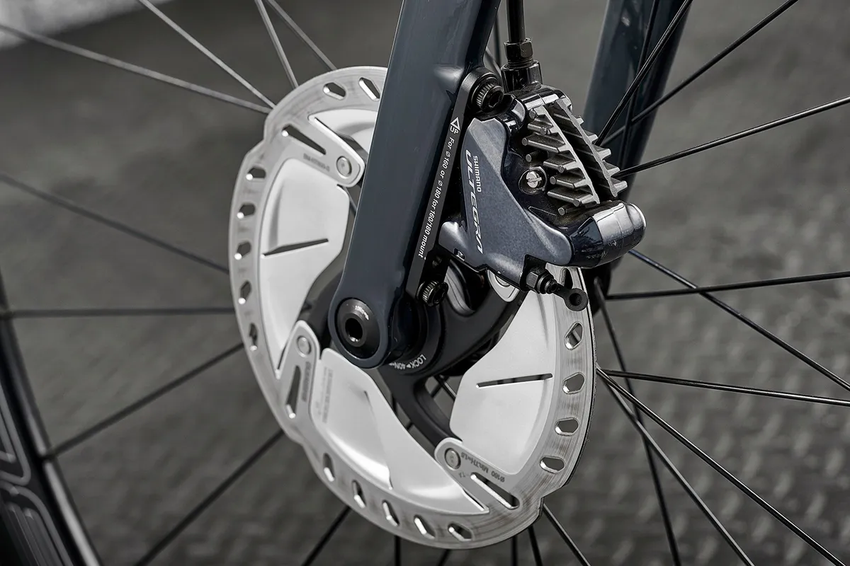 Shimano Ultegra hydraulic disc brakes with Ice-Tech rotors