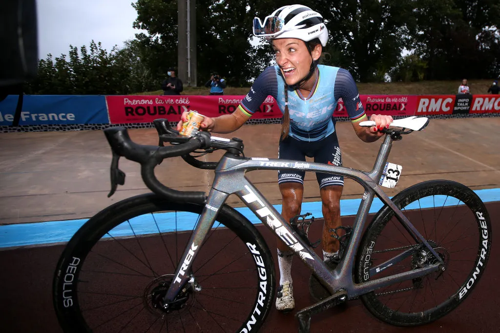Lizzie Deignan wins Paris-Roubaix Femmes