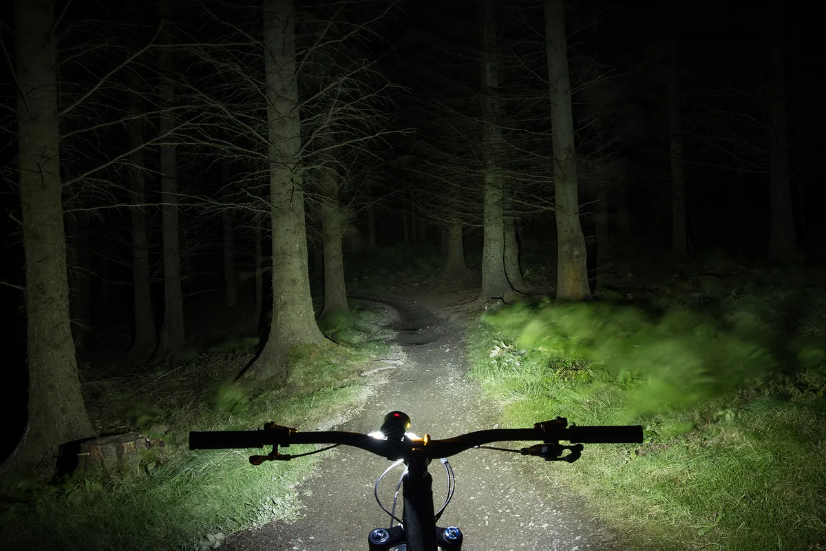 Light and Motion Seca Comp 2000 bicycle light beam shot