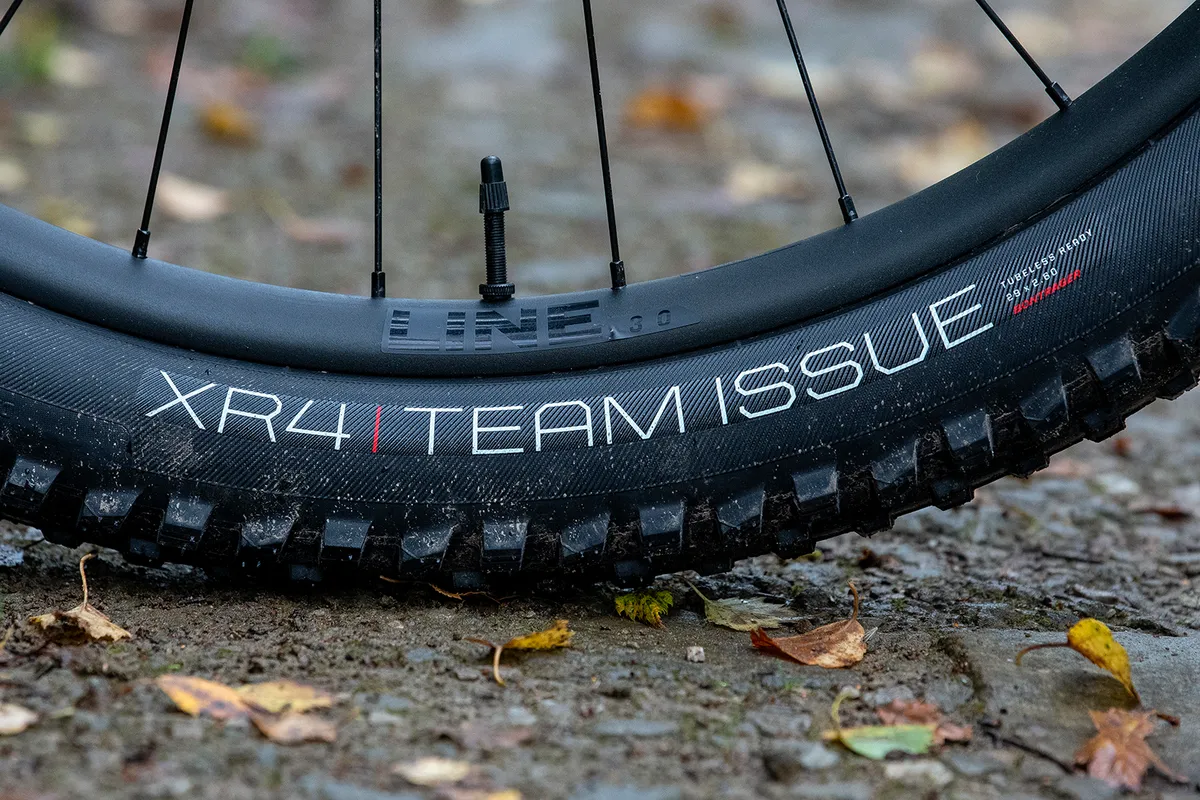 Bontrager XR4 Team Issue tyres on the Trek Roscoe 7 hardtail mountain bike