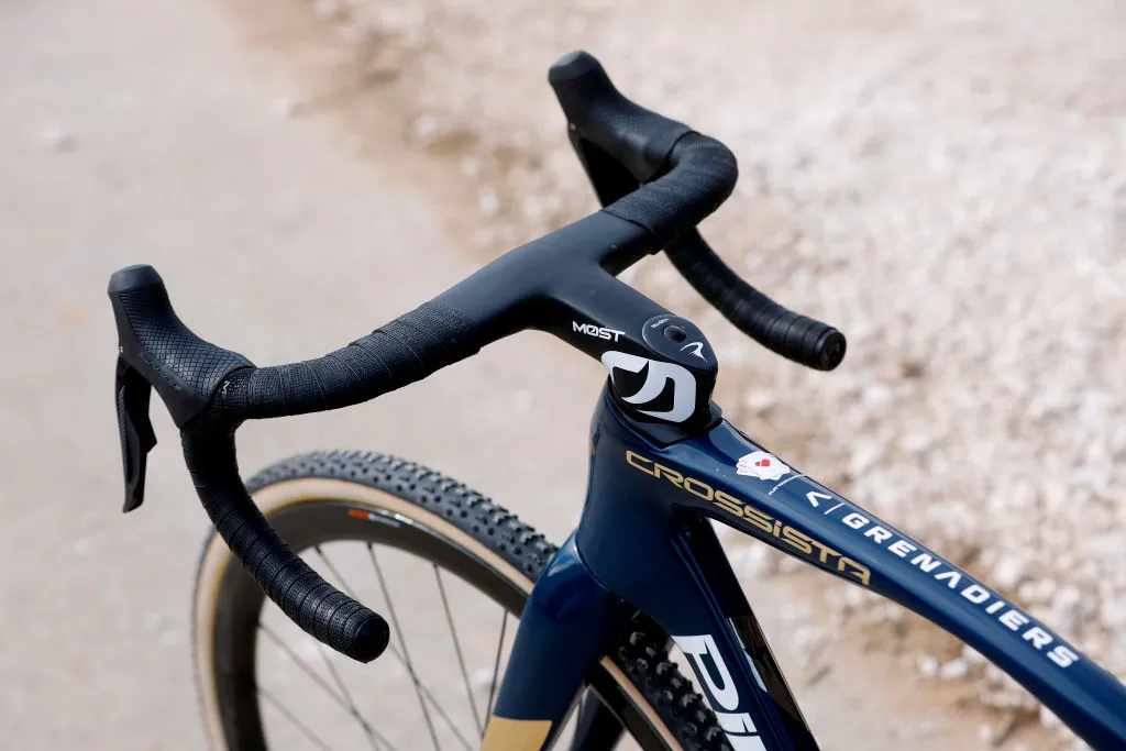 FAYETTEVILLE, ARKANSAS - JANUARY 30: Detailed view of handlebar of Thomas Pidcock of The United Kingdom Pinarello bike during the 73rd UCI Cyclo-Cross World Championships Fayetteville 2022 - Men's Elite / #Fayetteville2022 / on January 30, 2022 in Fayetteville, Arkansas. (Photo by Chris Graythen/Getty Images)
