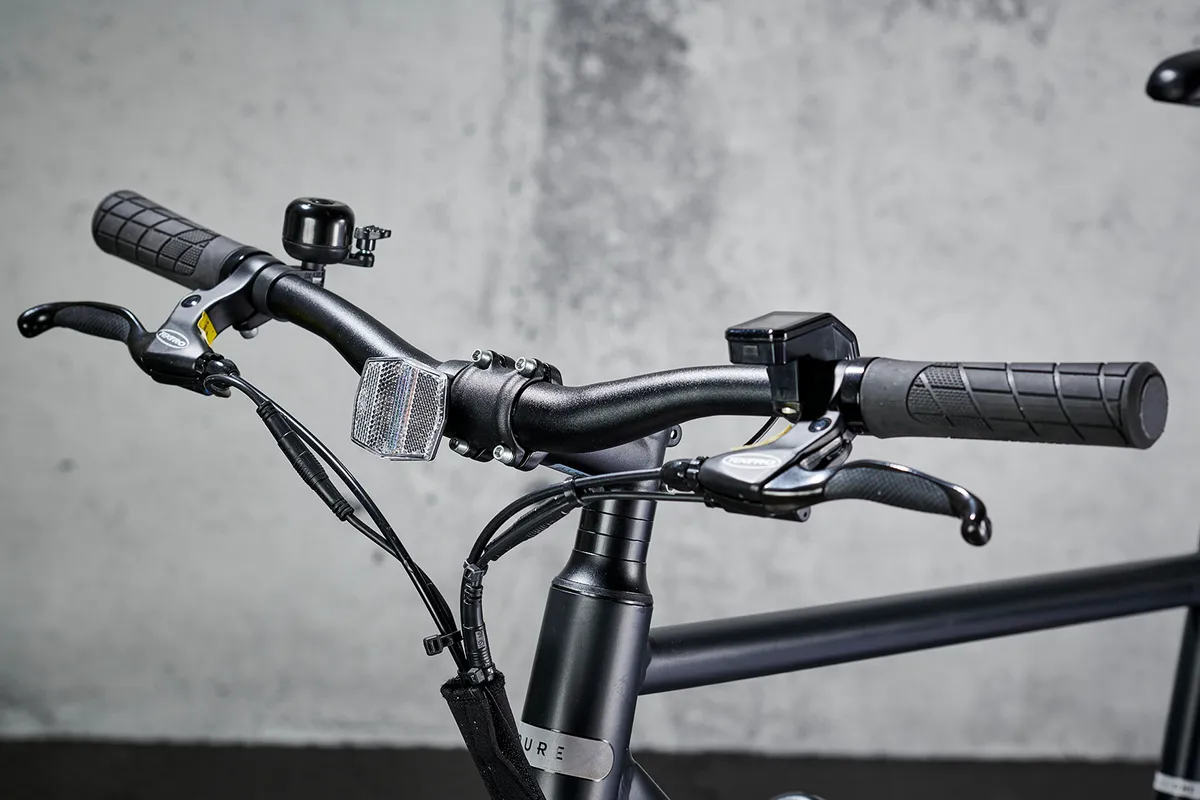 The Pure Electric Flux One eBike is equipped with an aluminium riser bar