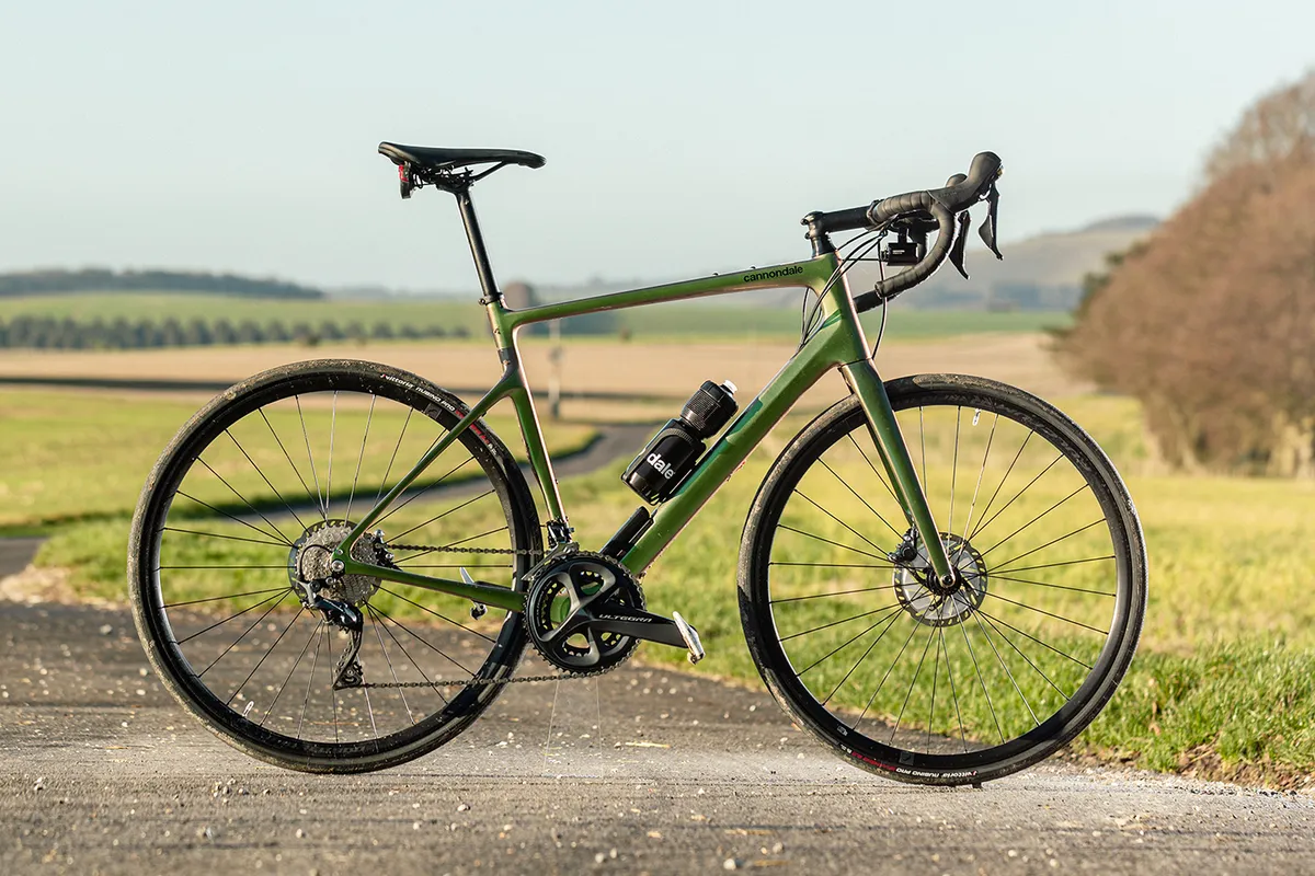 Pack shot of the Cannondale Synapse Carbon 2 RL endurance road bike