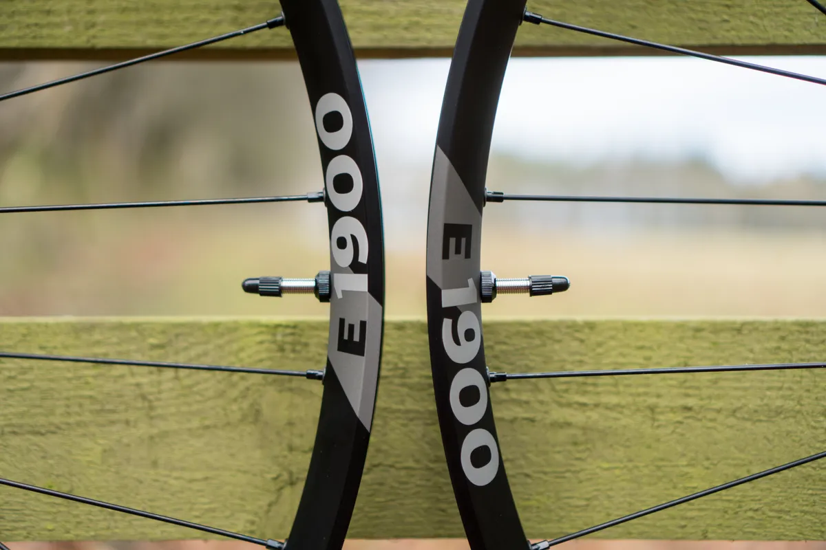 DT Swiss E1900 enduro mountain bike wheel set