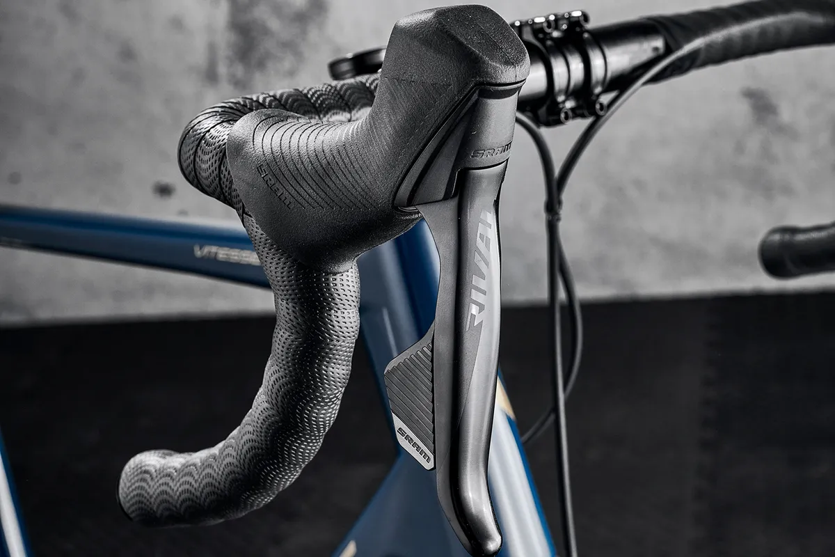 The Vitus Vitesse Evo Rival AXS is equipped with SRAM Rival eTap AXS gears
