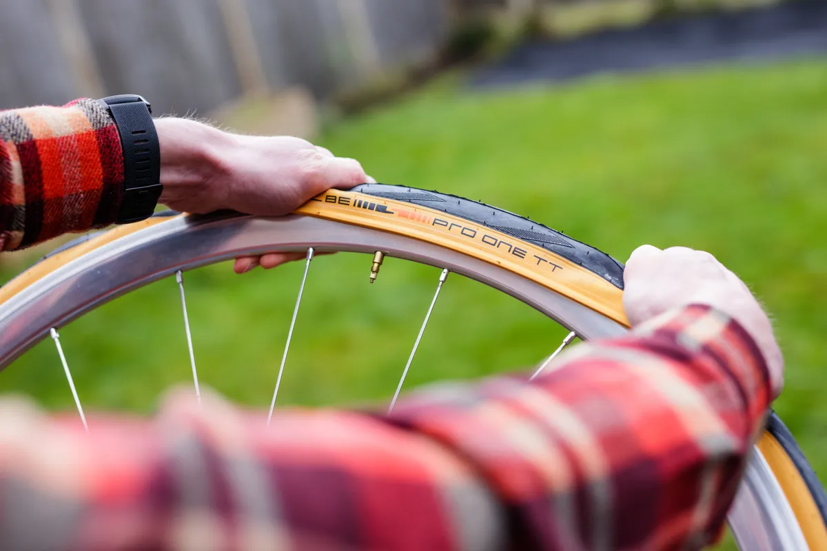 How to fit tight bike tyres