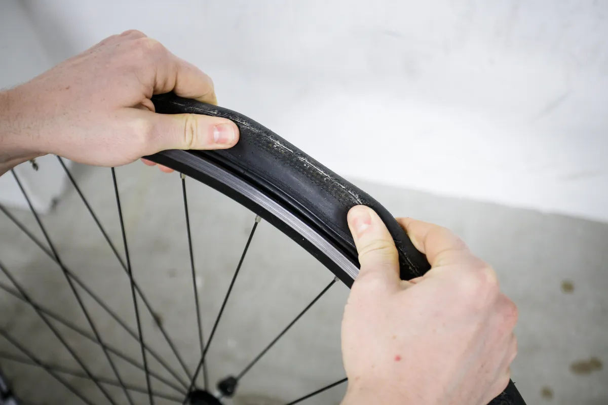 Pushing the tyre bead into the centre of the rim